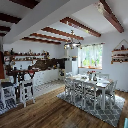 Vendégház Casa Marandy *